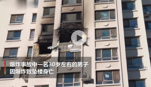 哈尔滨住宅爆炸致1人身亡 楼下多台车辆不同程度受损